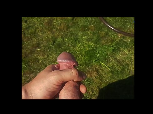 ❤️ Keçika germ di bexçeyek havînê de pisîka xwe ya pembe diqelişe û bi şuştinê dixe. ️❌ Porno li porno ku.risegame.top