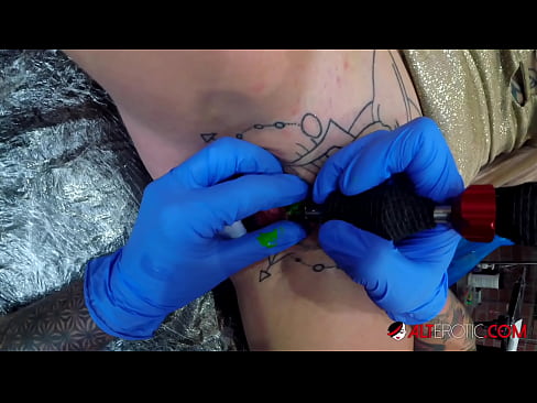 ❤️ Keçika pir tattookirî Sully Savage tattooek li ser klîtorê xwe kir. ️❌ Porno li porno ku.risegame.top